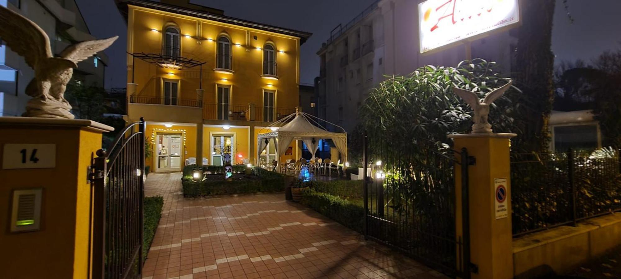 Hotel Alibi ريميني المظهر الخارجي الصورة